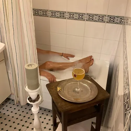 Retrohenkinen Taiteilijakoti - Kaleva *