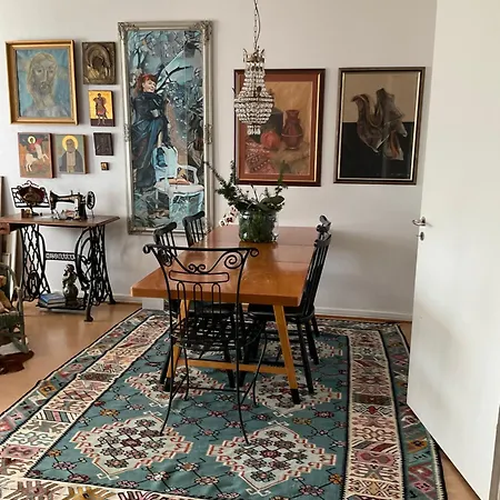 Retrohenkinen Taiteilijakoti - Kaleva * 坦佩雷